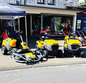 Stiga Park Pro 900AWX tondeuse à pont avant balayeuse à neige avec moteur inclus et autres machines à vendre dans le monde entier avec expédition rapide - Product Image 1