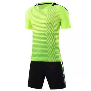 Ropa de entrenamiento de fútbol de verano personalizada OEM conjuntos de camisetas de fútbol de manga corta con diseño impreso - Product Image 6