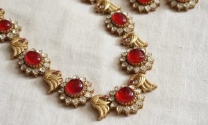 Conjunto de collar Polki de diseñador de lujo chapado en oro con pendientes joyería nupcial para celebración de boda y fiesta - Product Image 4