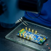L'assemblage de circuits imprimés automobiles multicouches de qualité supérieure de Fast Track Full SMD PCBA OEM Service sur mesure Italie Livraison rapide