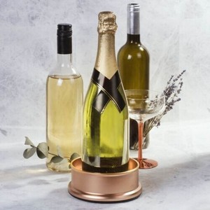 Posavasos de botella de vino de Metal con estampado decorativo elegante con acabado plateado perfecto para el aspecto de las mesas de comedor y sala de estar - Product Image 4