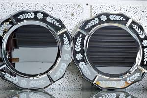 <b>Decorative</b> Venetian <b>mirror</b> with beveled edges and frosted floral and leaf engravings. <b>Decorative</b> <b>wall</b> <b>mirror</b> - Product Image 4