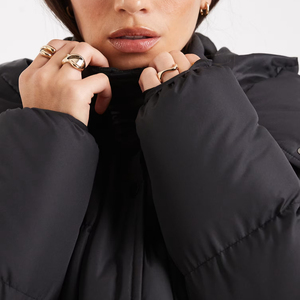 Veste d'hiver épaisse tendance pour femme avec logo personnalisé, veste matelassée pour femme, veste pour temps froid, personnalisation complète - Product Image 3