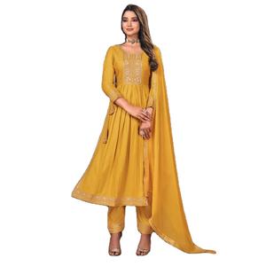 Dernière collection de costumes en rayonne Airjet avec coupe Naira Pantalon fantaisie Kurtis brodé Nazmin Dupatta - Product Image 1
