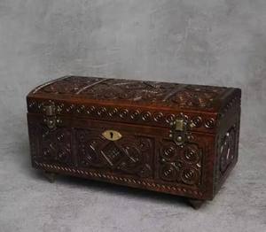 Boîte de rangement pour bijoux et outils en bois d'acacia de créateur avec finition antique, style bohème fait main d'Inde - Product Image 5