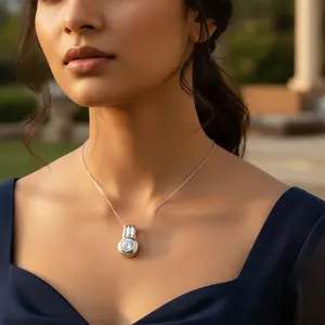 Colgante de oro rosa hecho a mano con circonita cúbica para uso diario o regalo para mujer - Product Image 1