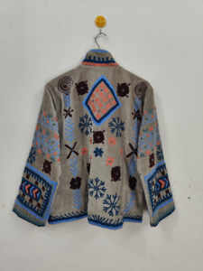 Chaqueta Bordada Suzani de Terciopelo, Chaqueta Corta Étnica Boho Floral Hecha a Mano, Ropa de Festival, Chaqueta Bordada Suzani de Terciopelo - Product Image 6