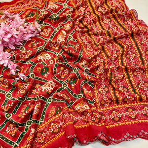 ชุดส่าหรีผ้าไหมพิมพ์ลายดิจิทัลพร้อมกระจกเงาลายดอกไม้ระบายอากาศและเป็นมิตรกับสิ่งแวดล้อมด้วยเสื้อสำหรับผู้ใหญ่ - Product Image 2