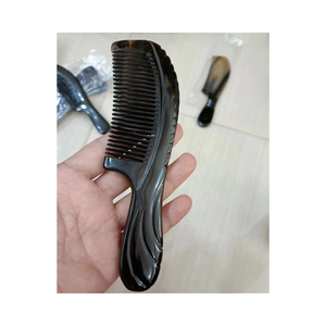Peigne en corne de buffle lisse, peigne à cheveux fait à la main écologique pour hommes et femmes, anti-frisottis, sans accroc, finition polie - Product Image 5