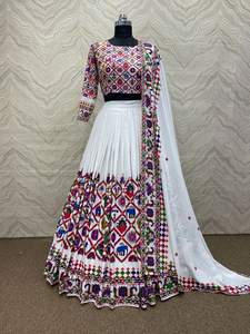 Venta caliente diseñador nupcial Lehnga Choli para fiesta de boda desgaste Lahnga Choli India 2023 diseño comprar de fabricante indio - Product Image 3