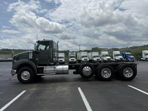 Camión Volquete Usado INTERNATIONAL 2026, Motor Diésel de 10 Cilindros, Cámara Trasera 360, Pantalla Táctil, Automático, Euro 5, 41-50t, 6x4, Volante a la Izquierda - Product Image 4