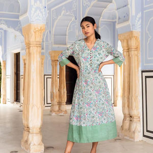 Robe de jardin botanique faite à la main, imprimé floral, longueur mollet, style bohème, mode éthique - Product Image 1