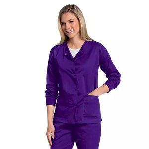 Camisa y pantalón elásticos de uniformes de hospital hechos a medida OEM de alta calidad con encaje al por mayor - Product Image 1