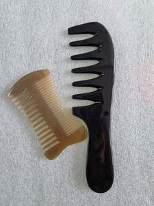 Peine para el Cabello de Cuerno de Búfalo Hecho a Mano de Alta Gama, Estilo Amor, Duradero, Suave, Pulido, Antiestático, para el Cuidado del Cabello, Obra de Arte Coleccionable - Product Image 4