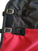 Couverture d'hiver pour cheval personnalisable en polyester 600D Rip-Stop, durable, imperméable et respirante, avec logo et 2 boucles de fixation sur la poitrine