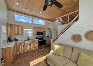 บ้านคอนเทนเนอร์เหล็กสำเร็จรูปขนาด 20 ฟุต รุ่น RV Park พร้อมห้องใต้หลังคา - Product Image 5