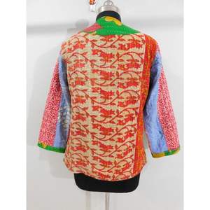 Chaqueta de Mujer de Diseño Reversible, Corta, de Invierno, con Estampado Floral, Transpirable, Ecológica, de Algodón Acolchado, Tejida a Mano en India - Product Image 5