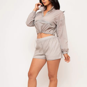 Conjunto de chaqueta y pantalones cortos cortavientos para mujer, ropa de calle, conjunto de 2 piezas con cremallera frontal, conjunto de pantalones cortos cortavientos personalizable para mujer - Product Image 2