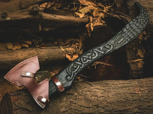 Hache viking artisanale avec manche en bois de frêne gravé et fourreau en cuir avec gravure sur la tête - Product Image 4