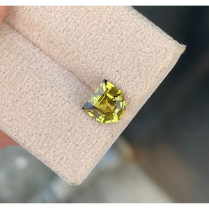 Saphir naturel de Madagascar, forme fantaisie, 1,73 CT, coupe excellente, clarté immaculée, couleur turquoise. - Product Image 1