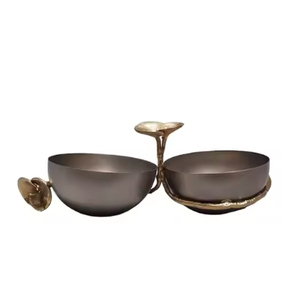 Bols de service de luxe finis ronds martelés décoratifs en métal de qualité supérieure sur des cornes de renne - Product Image 2