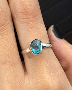 แหวนเงินแท้ 925 ประดับด้วยพลอยอะพาไทต์ เครื่องประดับเงินแท้ ดีไซน์สวย ใส่ได้ทั้งชายและหญิง ราคาขายส่ง - Product Image 3