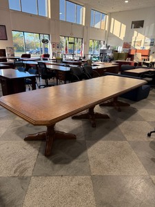 Mesa de Conferencia para 12 Personas con Acabado en Madera de Roble - Product Image 2