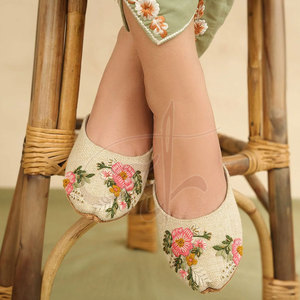 Khussas Personalizadas Ligeras, Diseño Impreso, Impermeables y Bordadas a Mano para Todas las Temporadas - Product Image 2