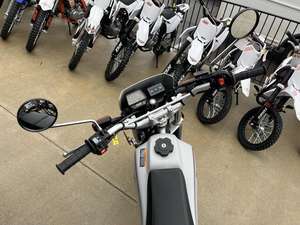 Nouvelles motos tout-terrain Yamaha TW200 2025 – Ventes authentiques - Product Image 5