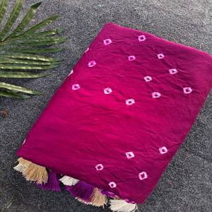 Sari VASTRA COTTAGE de Algodón Puro con Diseño Shibori Teñido a Mano y Borde Zari con Blusa Bandhej Shibori - Product Image 1