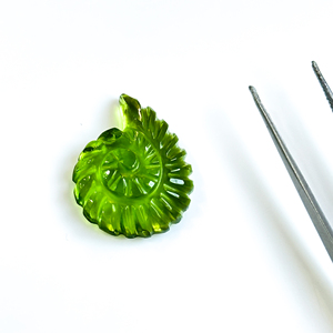 Turmalina Verde Natural Tallada en Forma de Concha de Nautilus, Piedra Preciosa de Turmalina Tallada en Concha, Cuentas para la Fabricación de Joyas por Mayorista - Product Image 1