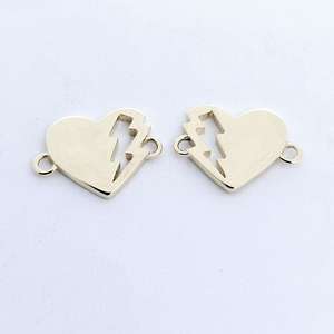 Colgantes y dijes finos de corazón chapados en oro amarillo Au750 de 18 quilates de alta calidad para fabricación de joyas a precio mayorista - Product Image 3