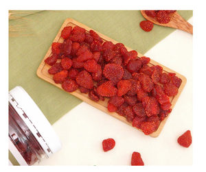 Vente en gros de fraises séchées douces, sucrées et savoureuses, fraises séchées douces du Vietnam, collation de haute qualité pour l'exportation en vrac à faible coût - Product Image 3