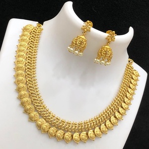 Conjunto de collar de uso tradicional chapado en oro de diseño exclusivo de pulido antiguo de alta calidad con pendientes para boda para mujer - Product Image 1