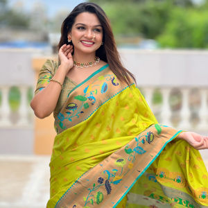 Saree en soie de créateur avec tissage Zari Meenakari - Product Image 1