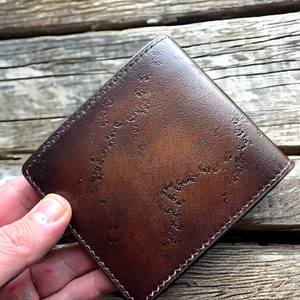 Portefeuille pour homme en cuir véritable 100% avec sculpture de crâne artisanale au design vintage exclusif, blocage RFID, plusieurs emplacements pour cartes - Product Image 3