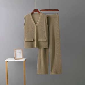 ชุดวอร์มฤดูร้อนสำหรับผู้หญิง ดีไซน์หรูหรา คอทรงโอ ตัดสีเสื้อแขนสั้น กางเกงขายาวทรงกระบอกเอวกลาง ผ้าถัก แห้งเร็ว - Product Image 5