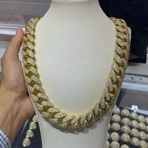 Best High Quality Customized 20 mm Cuban Link Moissanite Diamond Chain 10K GOLD White Yellow Gold Diamond Chain Vvs lab diamonds - Product Image 4