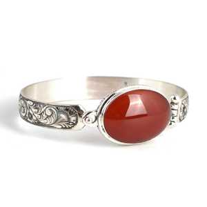 925 Sterling Silver Hand-Engraved <b>Bracelet</b> with Agate Stone Fashionable Brooches - Product Image 1