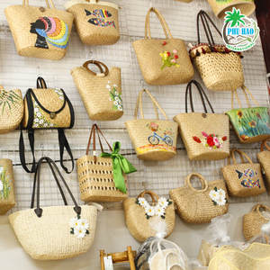 Producto popular Bolsos hechos a mano versátiles con asas de bambú, detalles de encaje y forros de tela suave - Product Image 5