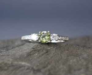 Bague Moldavite Tchèque Authentique Pierre 5mm en Argent Sterling Certifiée pour Bijoux de Mariage - Product Image 2