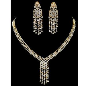 Ensemble de collier de créateur en or blanc avec perle blanche Ensemble de collier en pierre magnifique pour la fête de mariage - Product Image 1