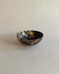 Artesanía varios cuenco de cuerno hecho a mano para utensilios de cocina cuenco de cuerno profundo hecho a mano con Color Natural a la venta genuino único y - Product Image 1