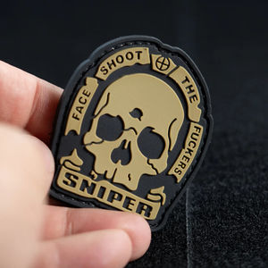 Parches de goma suaves 3D ecológicos personalizados, etiquetas de PVC de alta frecuencia, tela con logotipo en relieve para prendas de vestir, etiquetas de silicona de nuevo diseño - Product Image 2