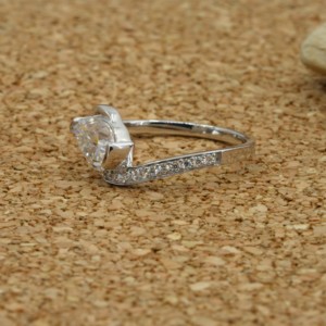 Venta al por mayor de anillo de diamante cultivado en laboratorio corte pera 18K blanco amarillo oro rosa E Color VVS2 claridad para minoristas de joyería pedidos al por mayor - Product Image 5