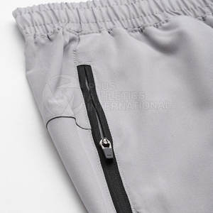 Pantalones cortos deportivos de rendimiento para hombres con forro antirozaduras y pantalones cortos de gimnasio de material ligero de secado rápido para hombres - Product Image 5