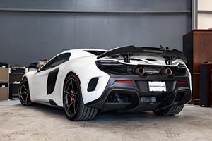 Offre exceptionnelle : McLaren 675 LT Spider d'occasion 2016, propre et prête à être expédiée - Product Image 4