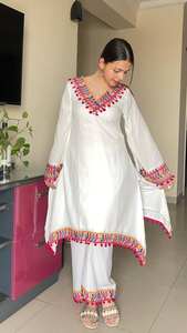 Salwar Kameez moderne réversible en coton lourd avec dentelle Pum-Pum en georgette à imprimé numérique pour Diwali, mariages et fêtes - Product Image 2