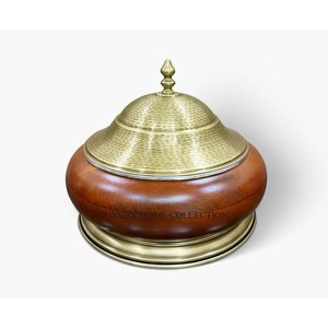 Casserole de chapati classique en métal en bois avec une poignée ergonomique finie brossée et résistante à la chaleur pour servir le prix de vente - Product Image 1