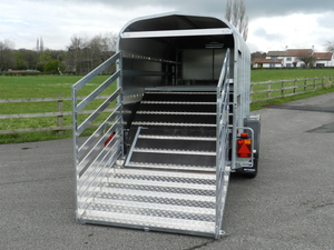 Remolque de Aluminio para Ganado y Caballos con Rampa, Capacidad 12' X 5', para Vehículos 4x4 y Más Grandes - Product Image 2